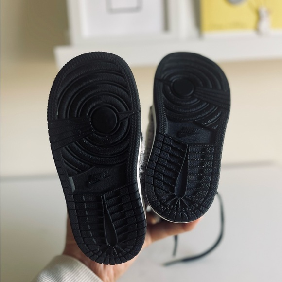 Nike Jordan 1 retro high gt toddlers shoes black/metallic - Size 8 - Picture 6 of 7